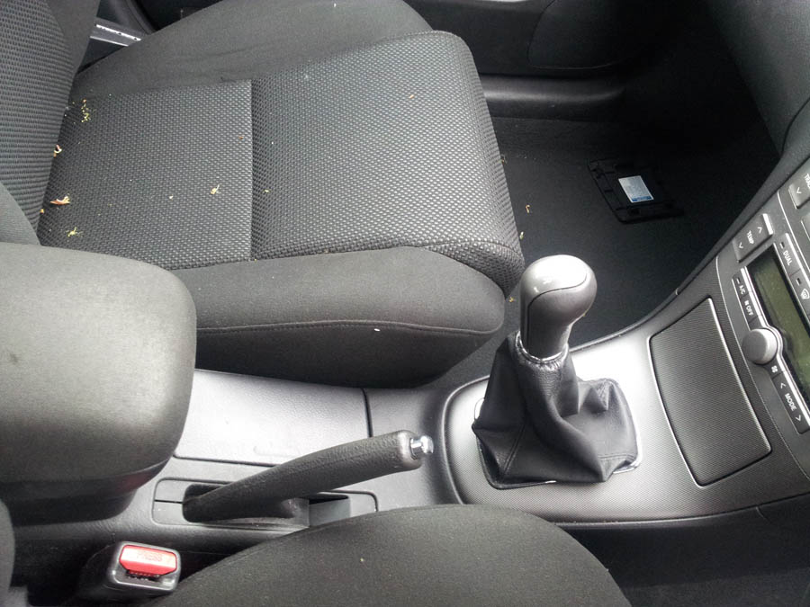 Toyota Avensis T3-X centre-console